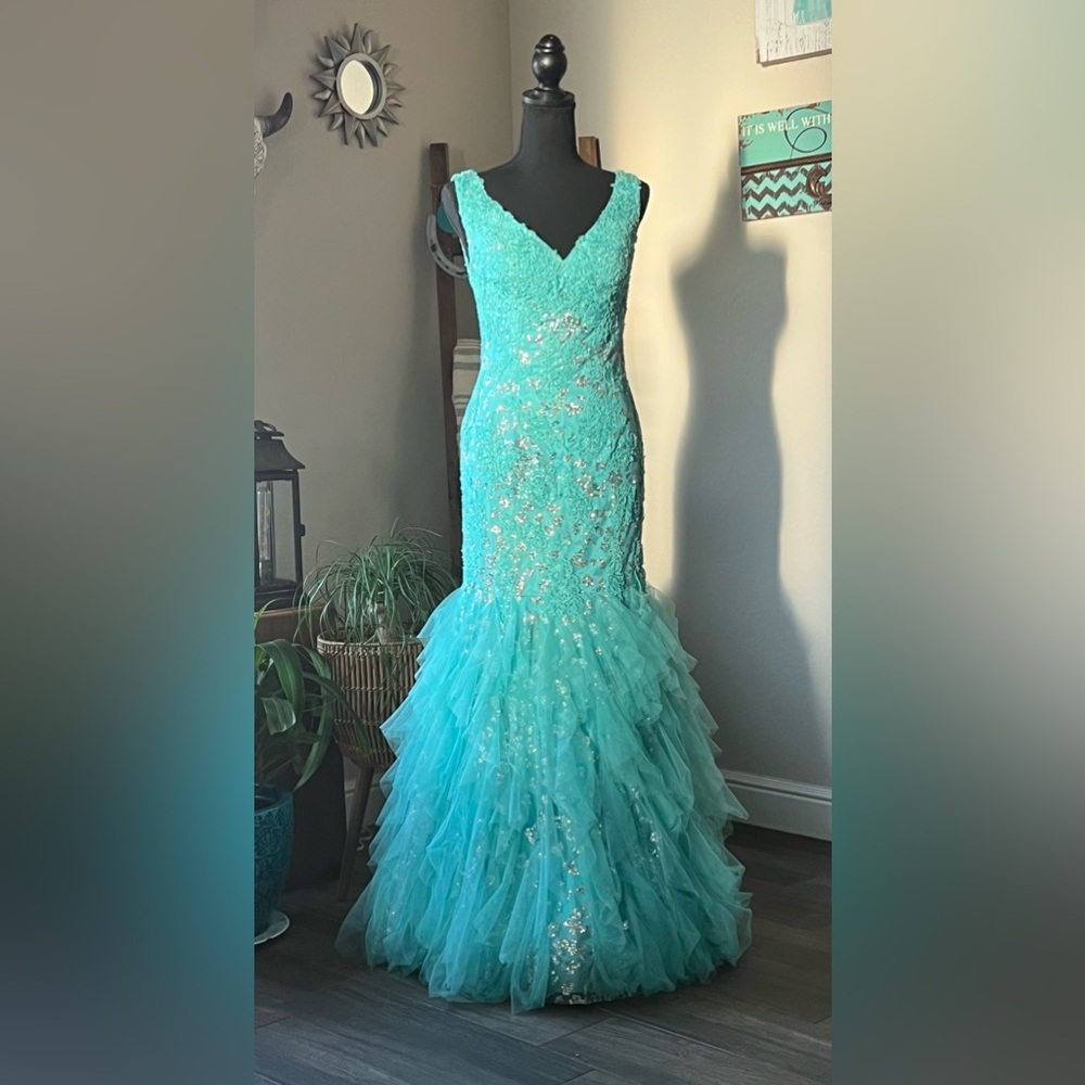 JOVANI Turquoise Embellished Flower Mermaid Dress
SZ 2 Prom Bridesmaid Formal